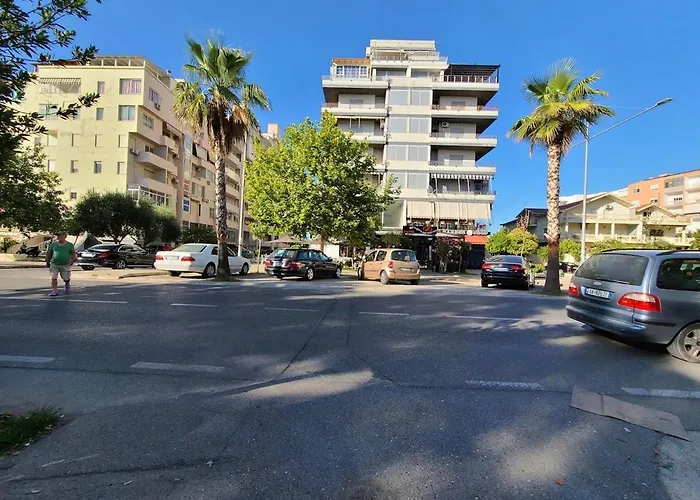 Free Parking & Wi-fi, Big Apartment, Center * Durrës