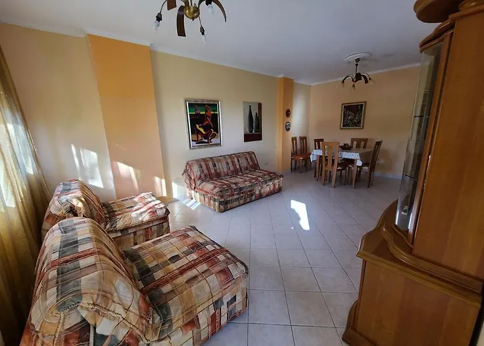 Free Parking & Wi-fi, Big Apartment, Center *