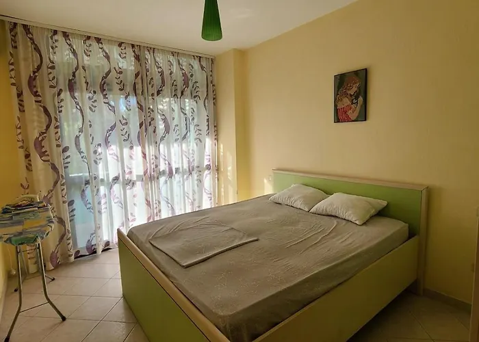 Free Parking & Wi-fi, Big Apartment, Center *