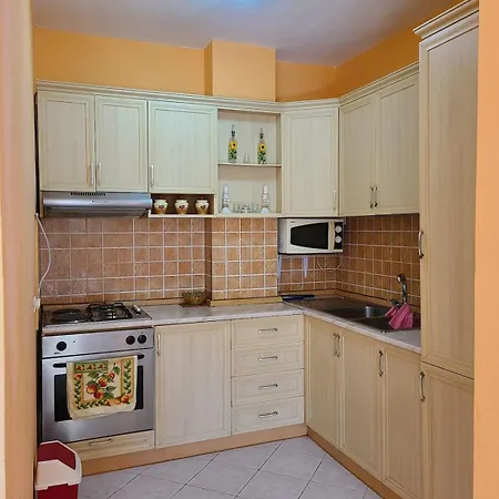Free Parking & Wi-fi, Big Apartment, Center Durrës