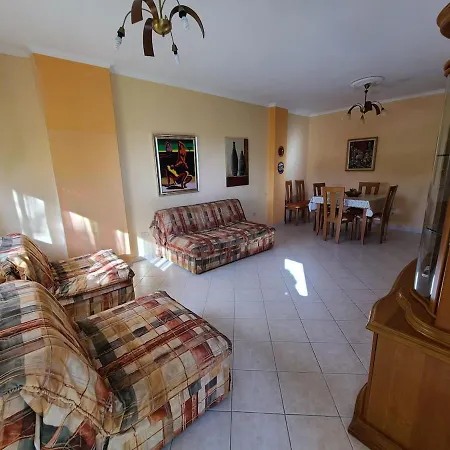 Free Parking & Wi-fi, Big Apartment, Center *
