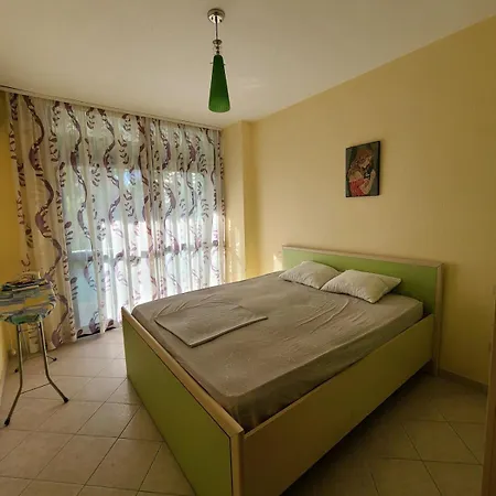 Free Parking & Wi-fi, Big Apartment, Center *