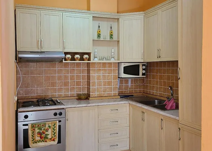 Free Parking & Wi-fi, Big Apartment, Center Dıraç