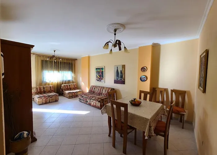 Free Parking & Wi-fi, Big Apartment, Center Dıraç