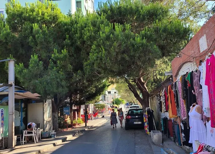 Free Parking & Wi-fi, Big Apartment, Center